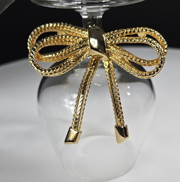 Vintage Gold Tone Bow Brooche Pin - Picture 14 of 16